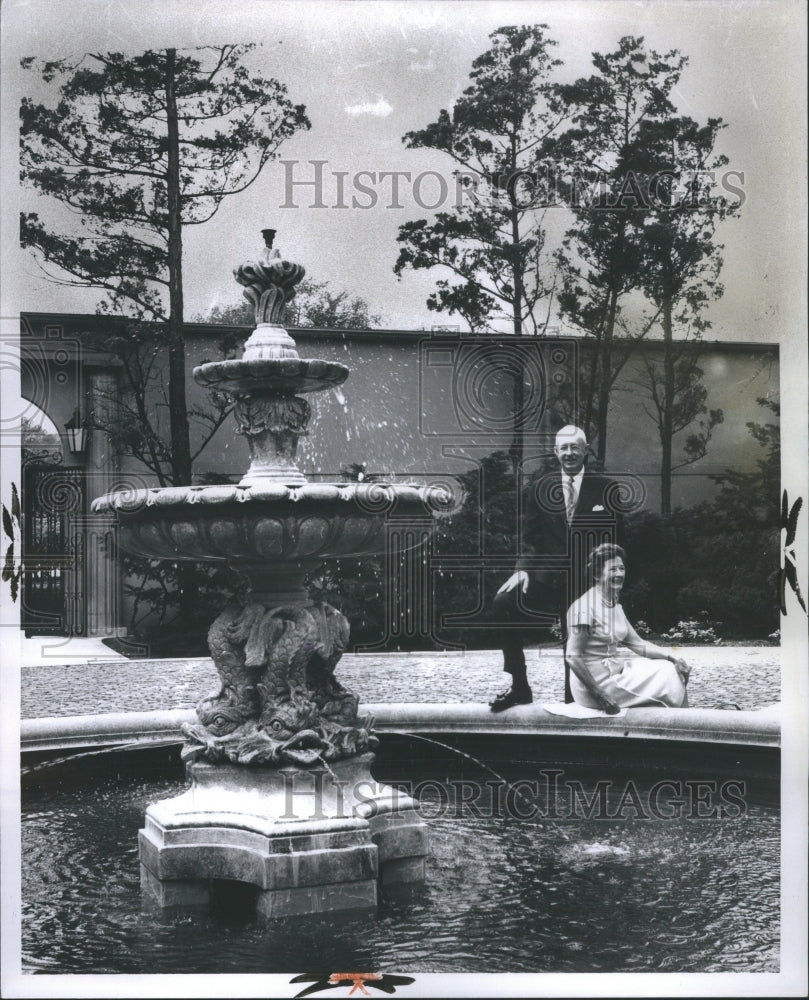 1964 Press Photo Mr &amp; Mrs Shelden War Memorial Center