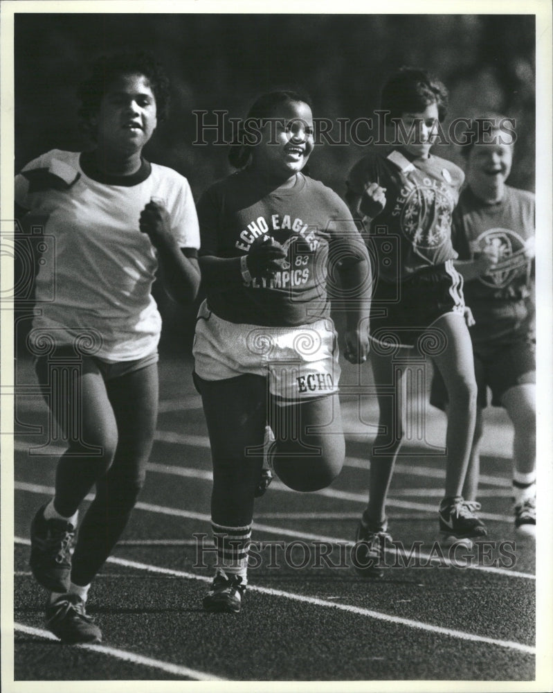 1983 Press Photo Juell Dickens In Special Olympics Run