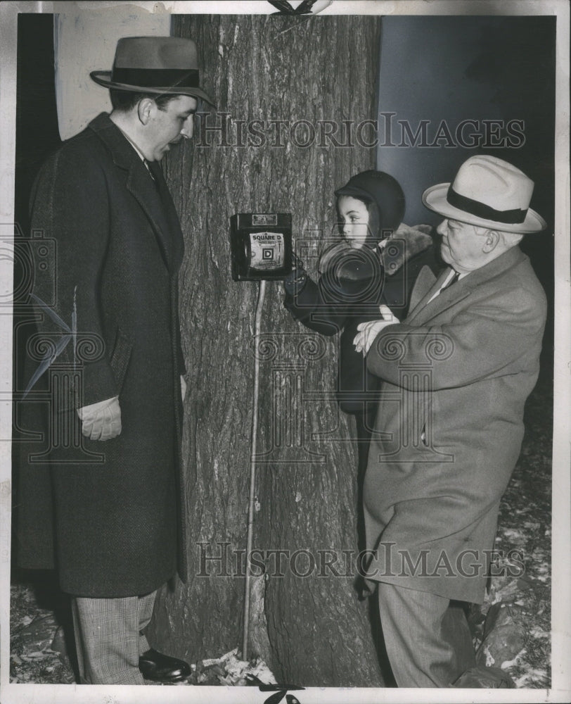 1950 Press Photo The Brady, Junior threw switch