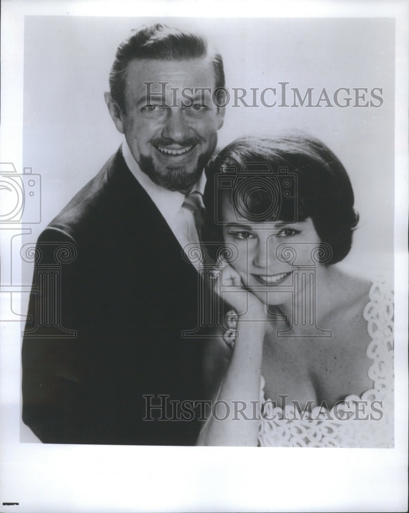 1972 Singers Earl Wrightson And Lois Hunt - Historic Images