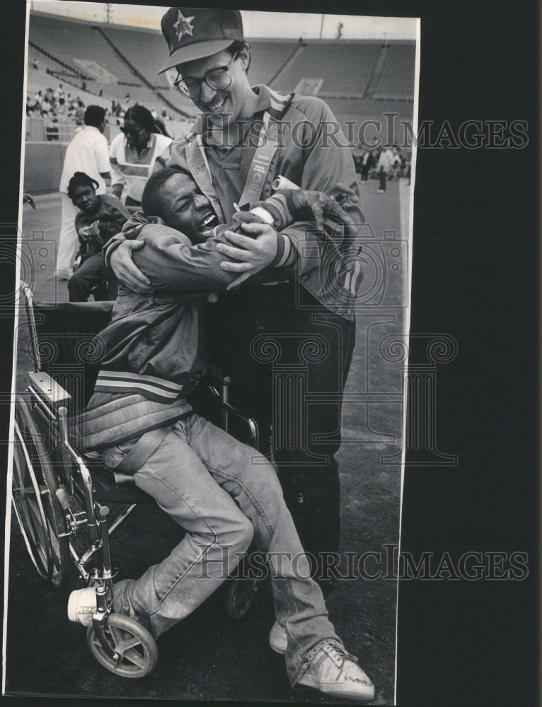 1987 Press Photo Derrick Jones American football