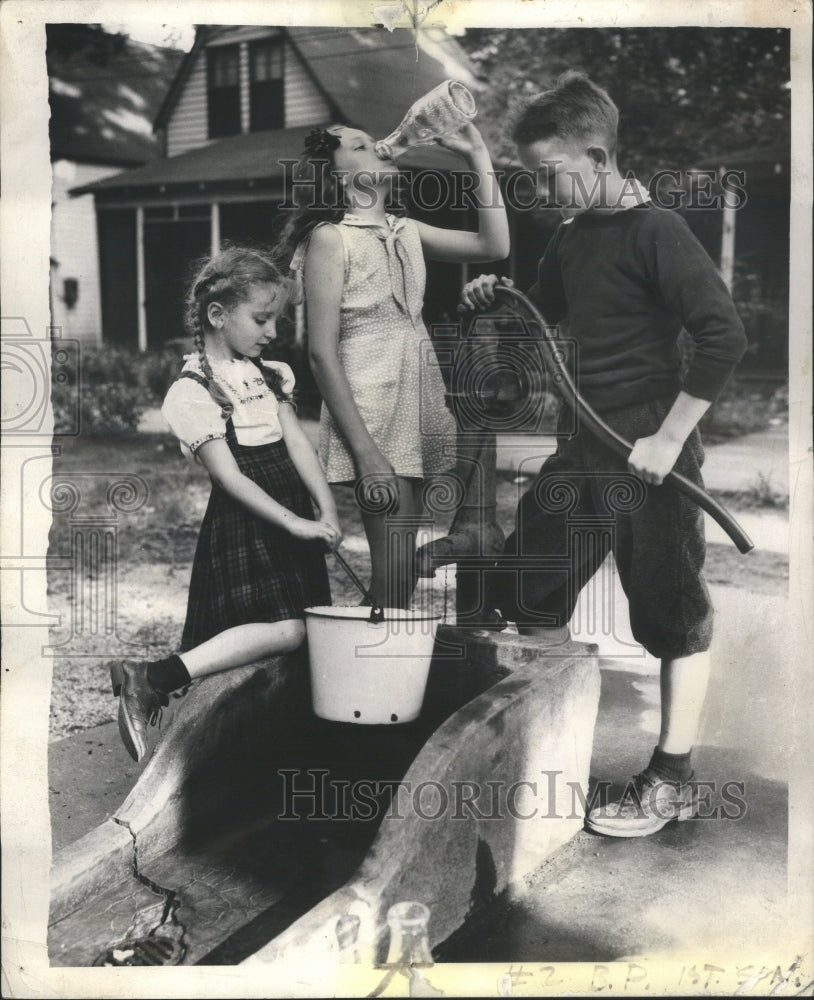 1943 Martha Ruth Richard Helen Dresser Old - Historic Images