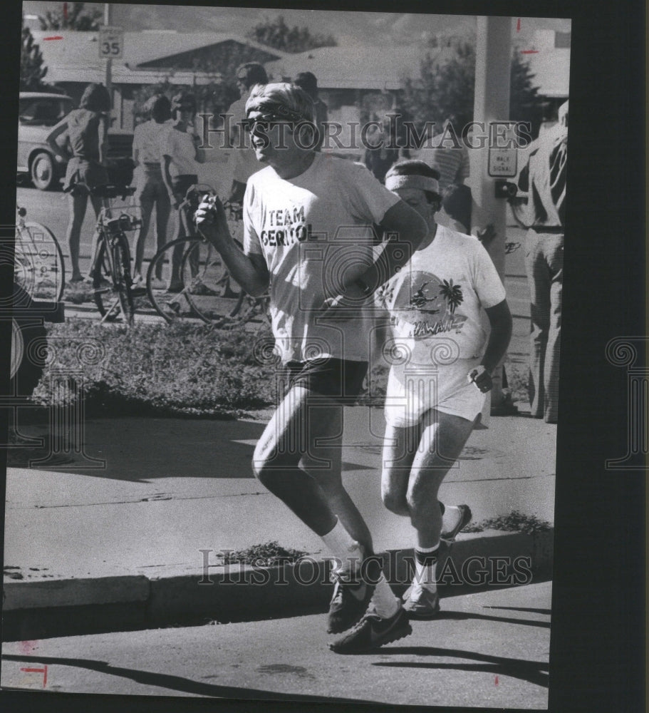 1977 Govenor in run for the roses race - Historic Images