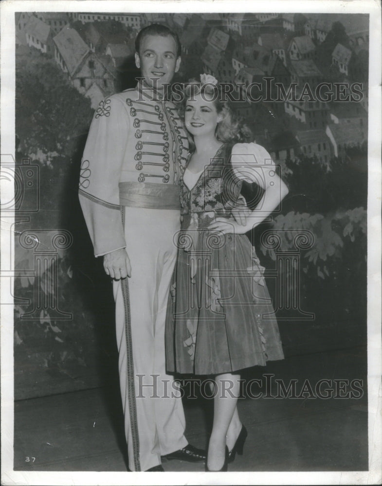 1949 Press Photo Barbara Sully Singer Robert Davis Ente