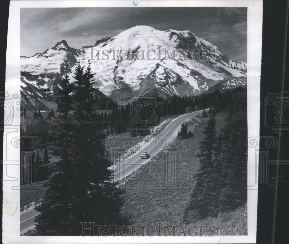 1965 Press Photo Mount Ranier Pacific Northwest Road