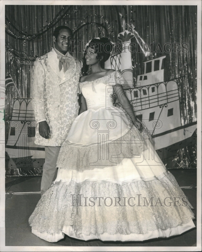 1970 Press Photo Show Me America Sisneyland Iavishly - Historic Images