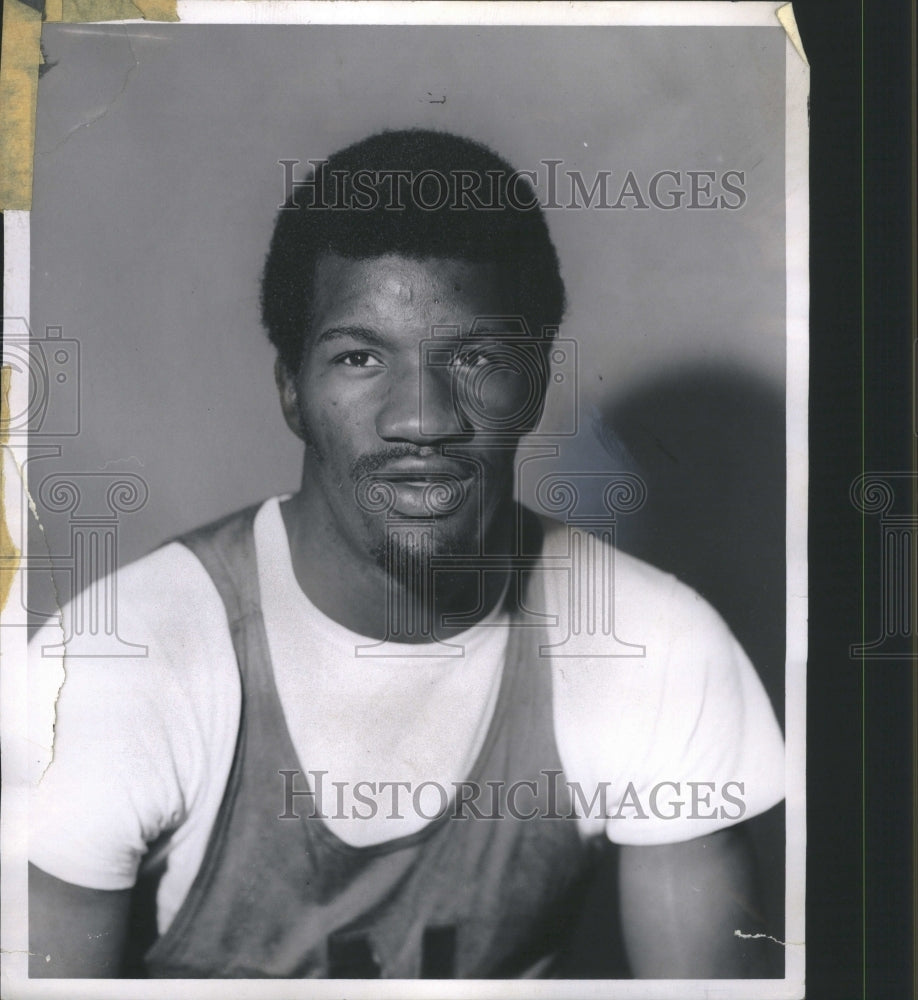 1971 Press Photo Marshall Dill Athletes Track