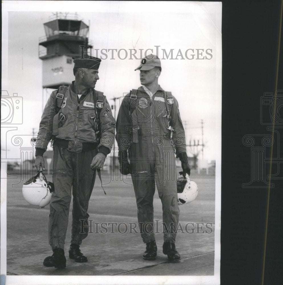 1964 Press Photo World War IILt James L Waver Elmhurst