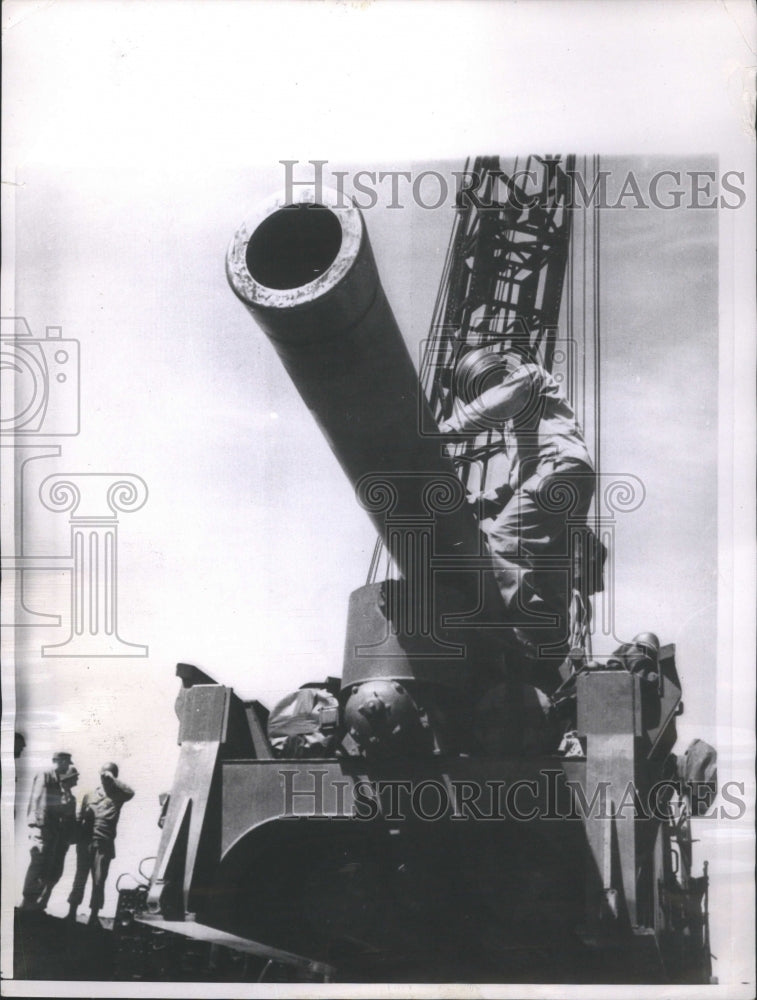 1953 Press Photo Atomic Cannon Barrel Flat Car Grounds