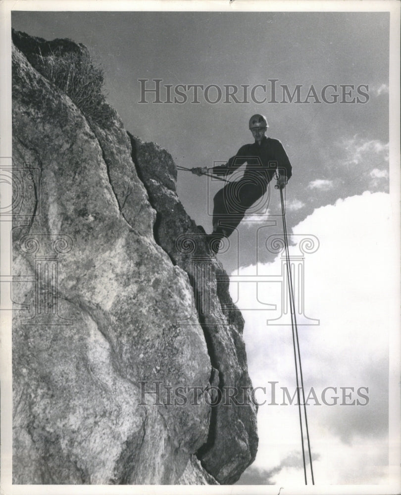 1955 Press Photo US Army Soldiers Infantryman Tarryall - Historic Images