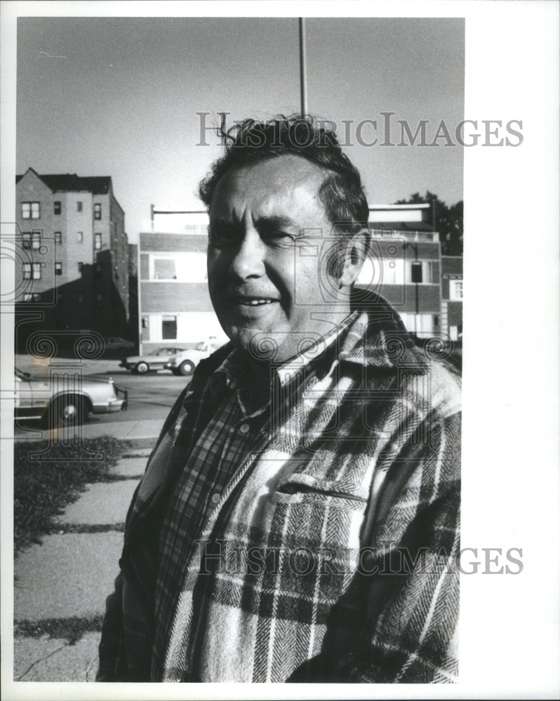 1980 Press Photo Wolf Matters Sr Naturalist Belle Isle