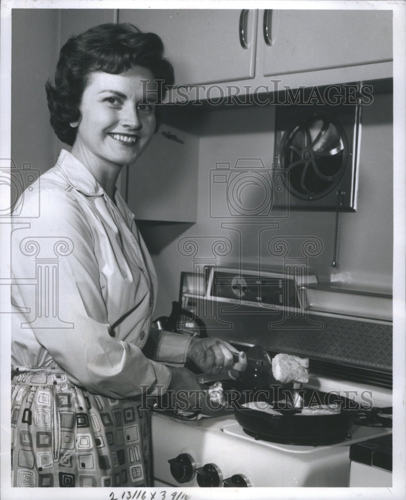 1961 Press Photo Mrs, Masson (Homemaker)