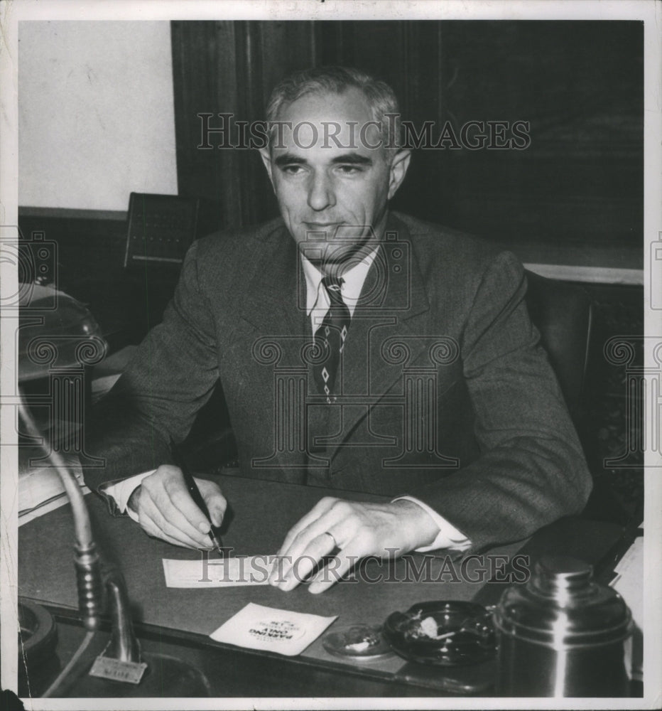 1951 Press Photo Auditor Gen. John B. Martin, Jr.