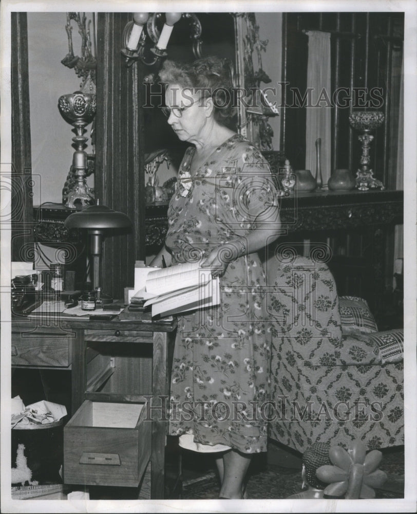 1952 Press Photo Mrs. Grace White (Lapee Attorney)