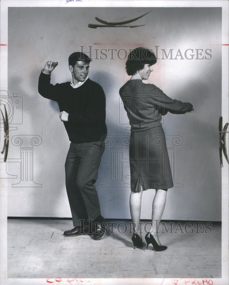 1965 DANCE MOVEMENT BODY - Historic Images