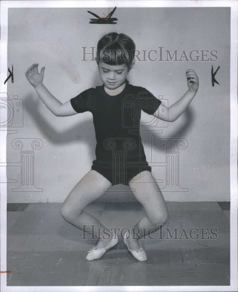 1957 Press Photo Girl at ballet