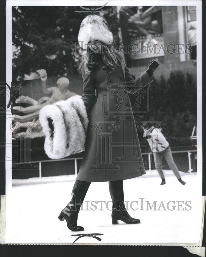 1970 Press Photo Woman Modeling Mid Length Coat &amp; Muff