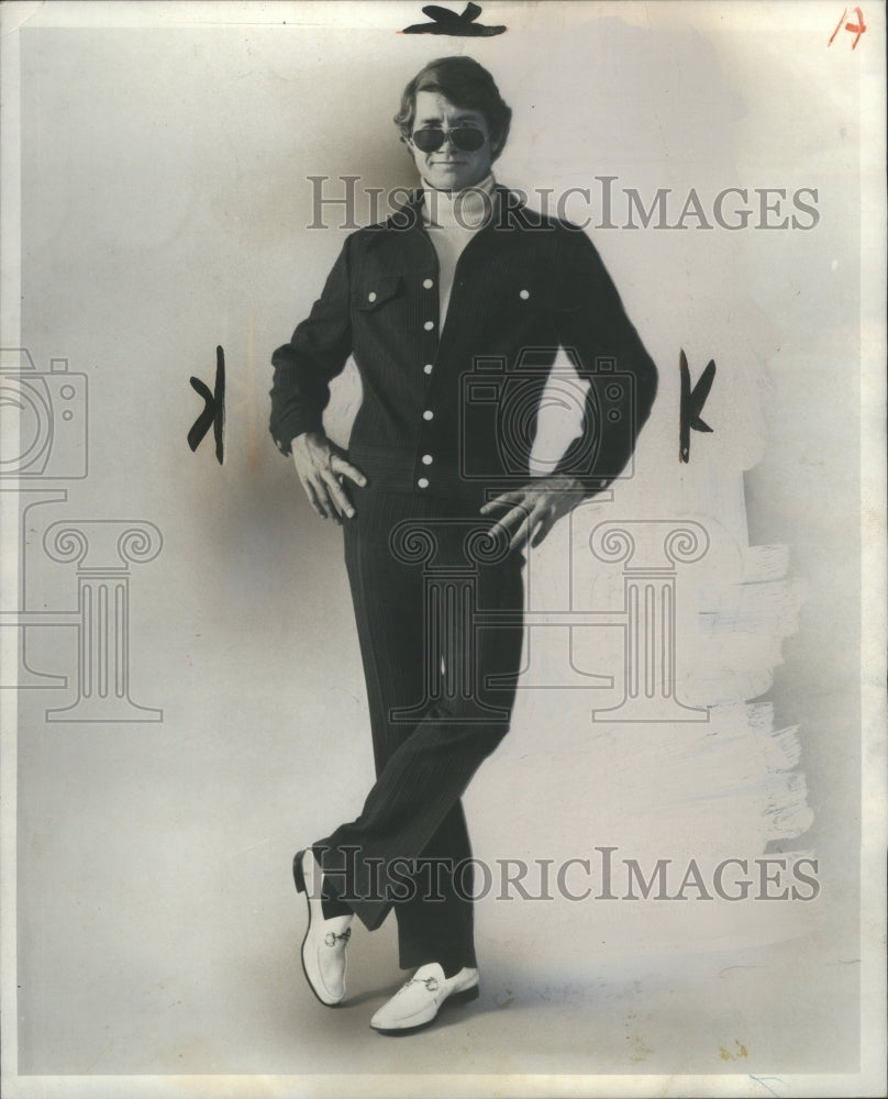 1974 Press Photo Clothing men Covering Human Body