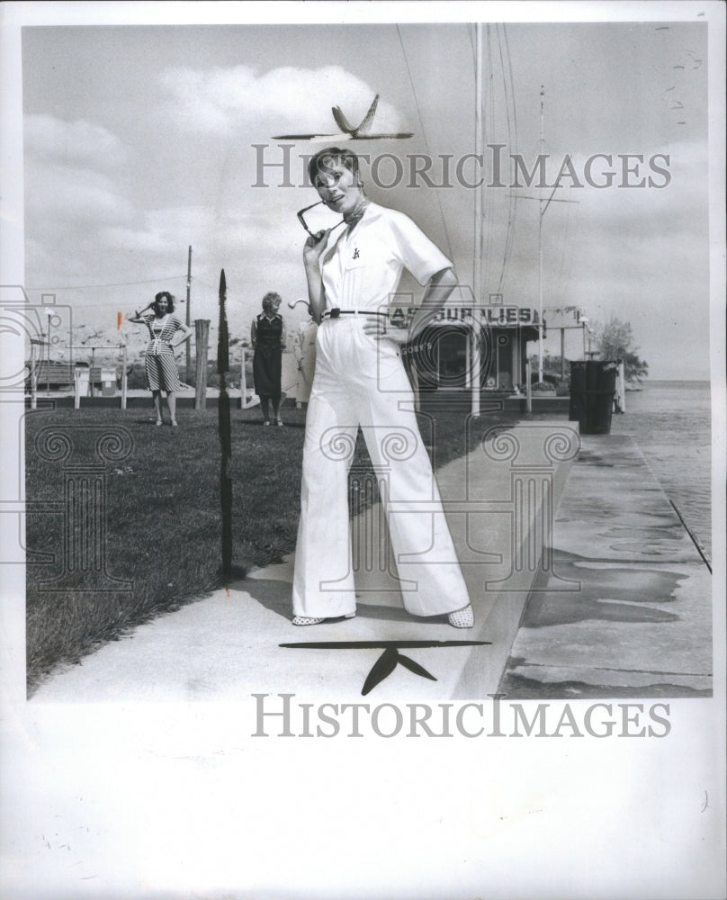 1976 Press Photo Clothing  Human Body Functional - Historic Images