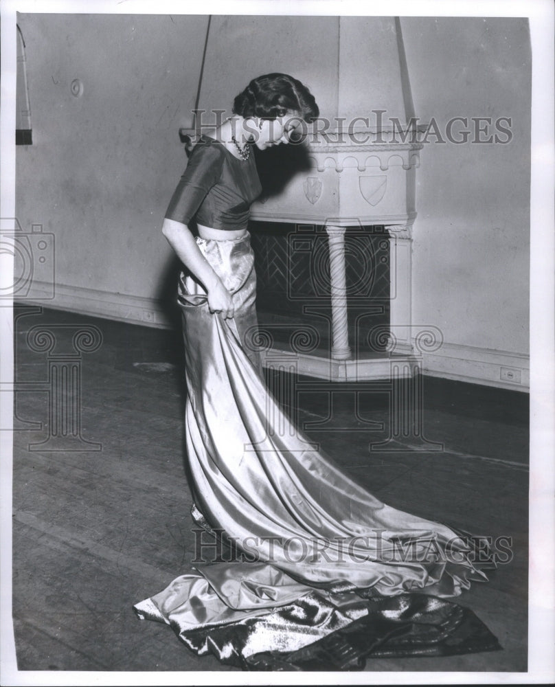 1958 Margaret Spear Sari Clothing Fashion-Historic Images