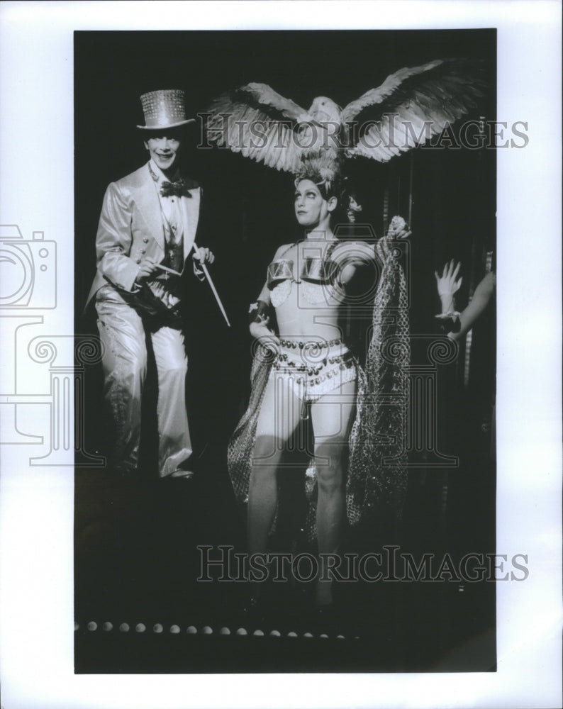 Press Photo Cabaret Entertainment Featuring Comedy