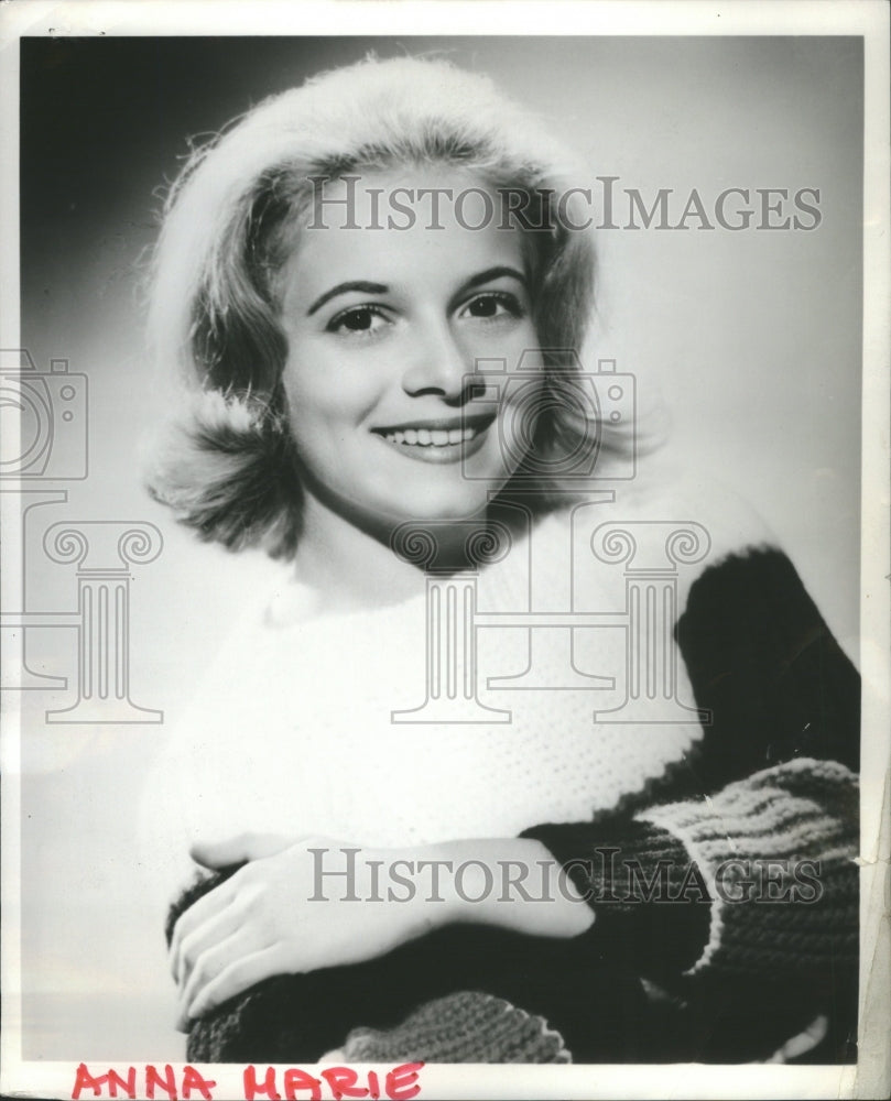 Lovely Young Blonde Singer Anna Marie In Tight Sweater - Historic Images