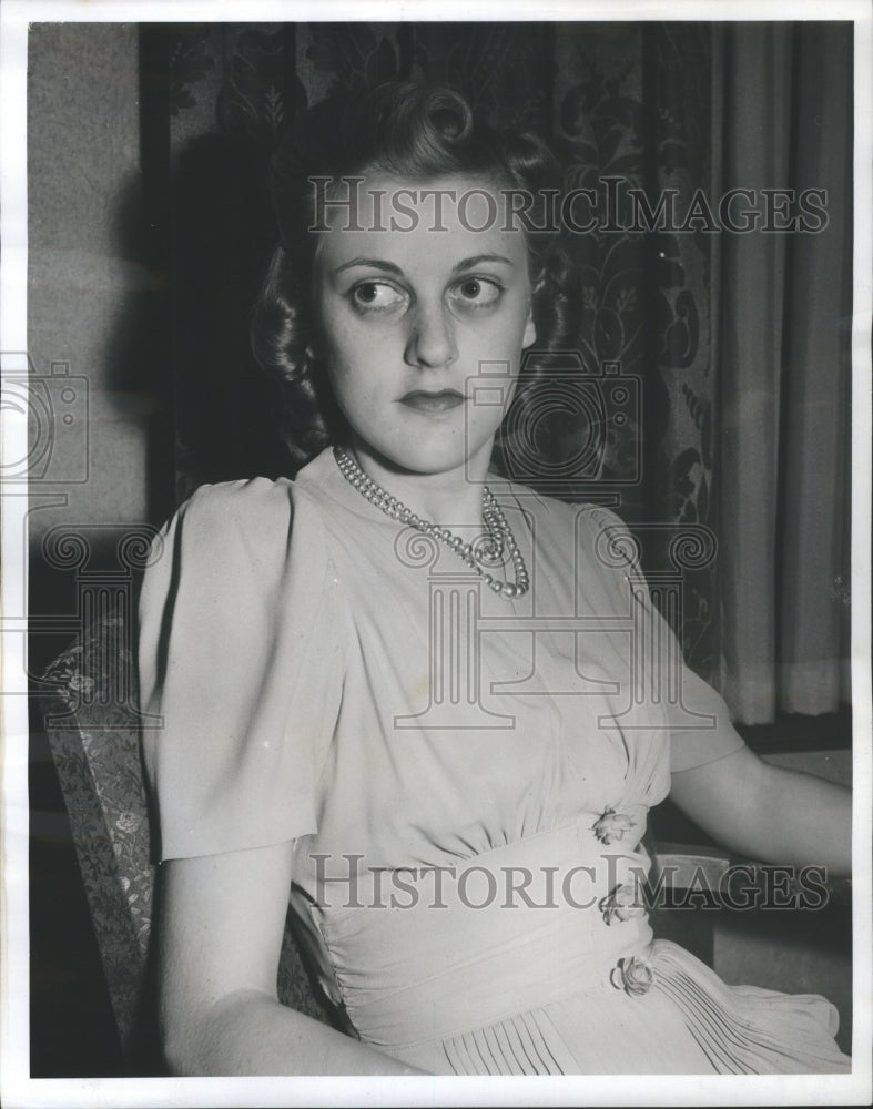 1940 Press Photo Betty Van Atter Detroit Society Seated