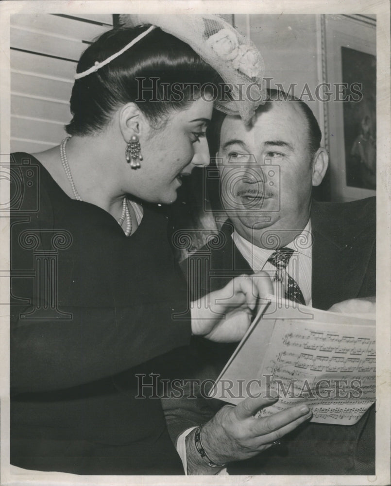 1945 Press Photo Soloist and Orchestra Leader Rehearse