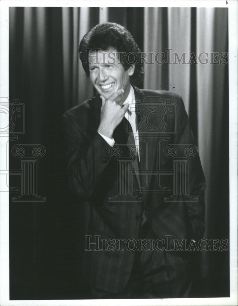 1986 Garry Shandling hosting Tonight Show - Historic Images