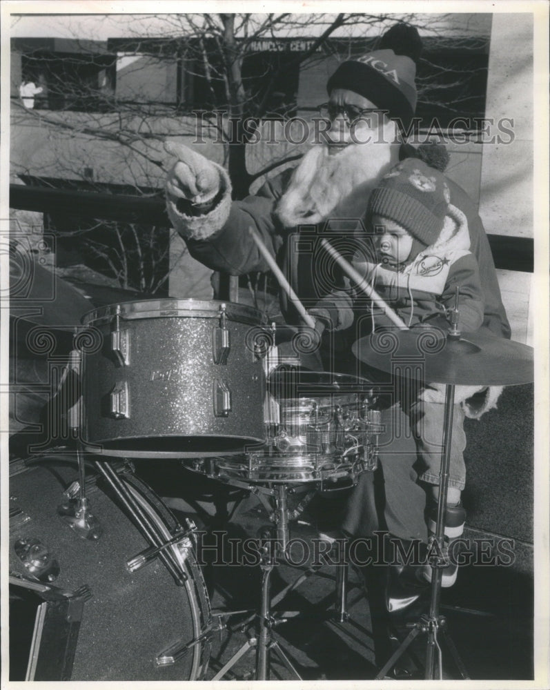 1990 Press Photo Street musician Modibo North Pole Tune - RRS61065 - Historic Images