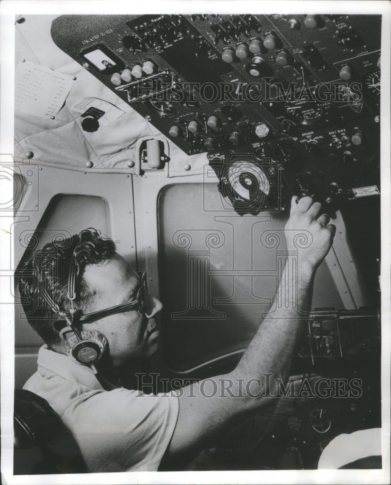 1969 Press Photo Pilot Serling Cockpit Author Aviation