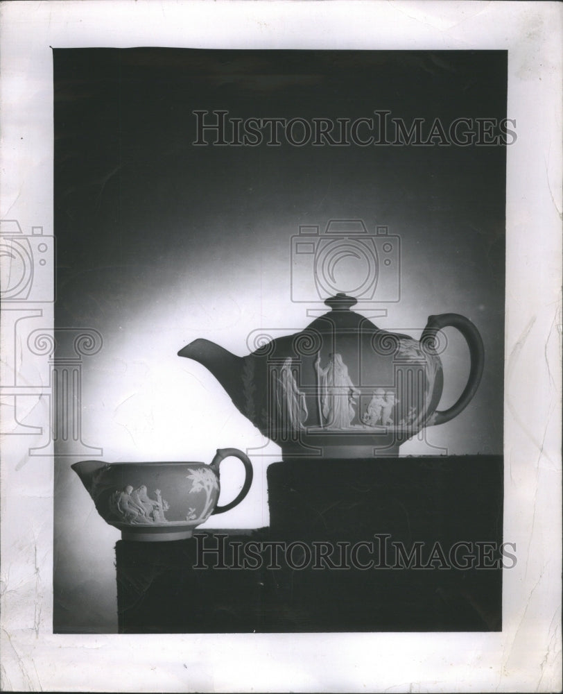 1954 Press Photo Wedgwood Pottery Coffee Jars Crystal - Historic Images