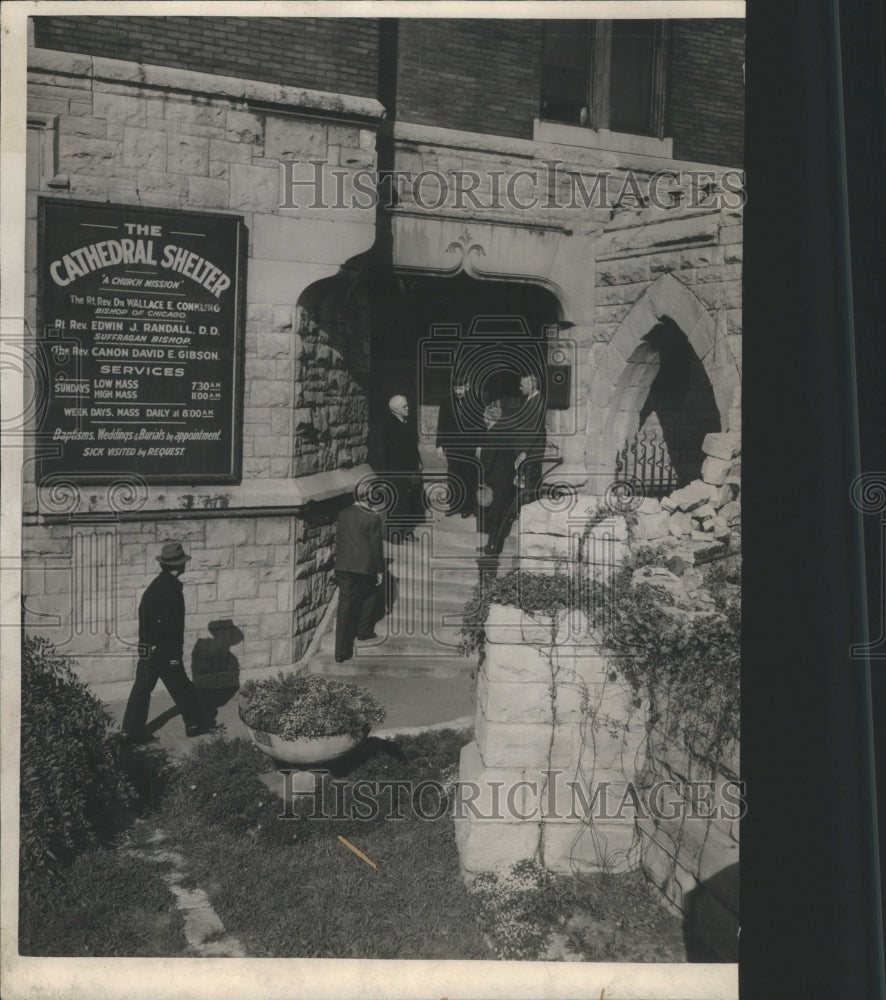 Press Photo Cathedral shelter