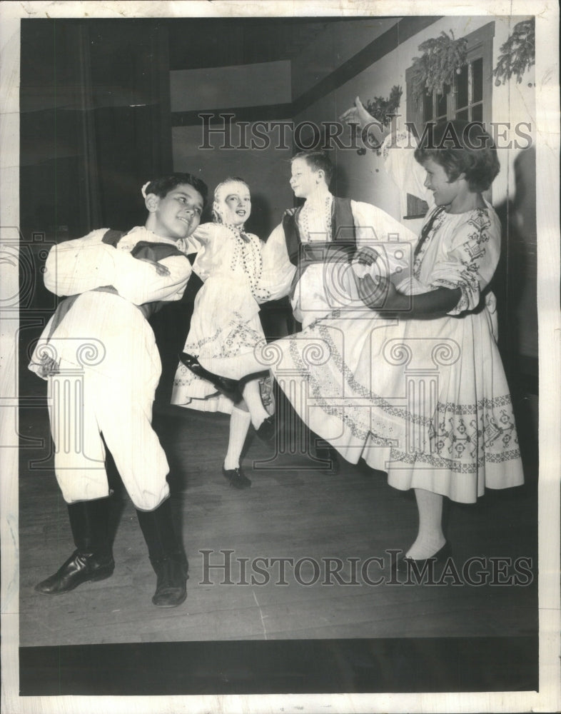 1959 Press Photo Dance Folk Croatia Christmas Museum