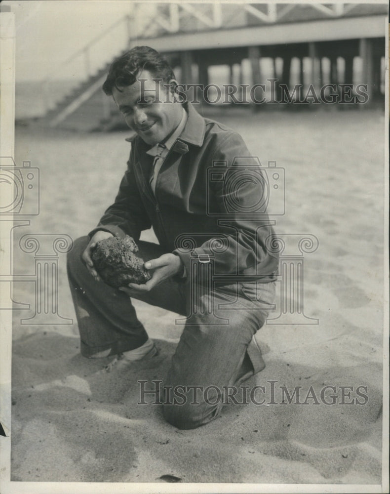 1934 Press Photo New England White Flame Silver Shootig