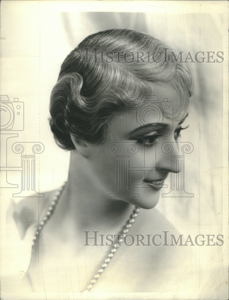 1934 Press Photo Matron Parisian house