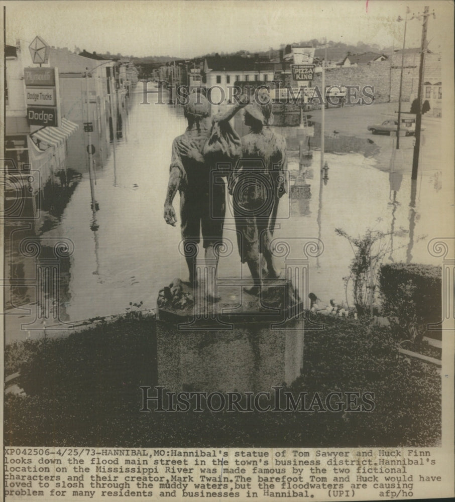 1973 Press Photo Hannibals Statue Tom Sawyer Floods