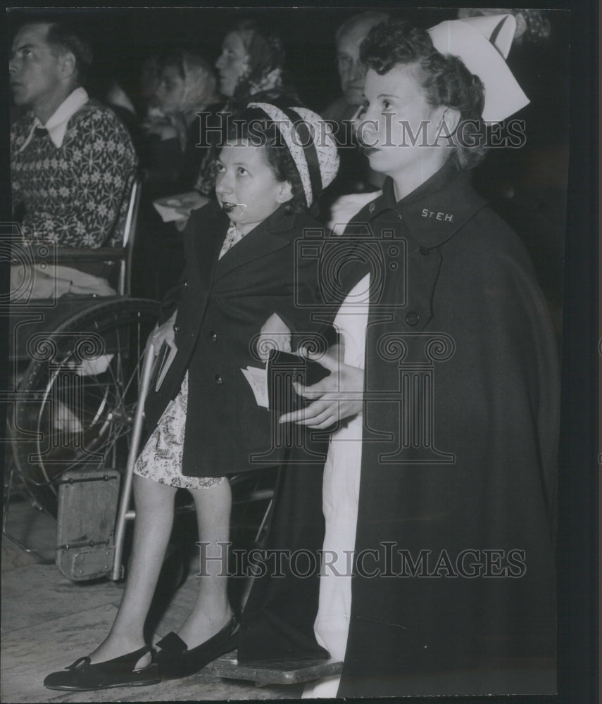 1950 Press Photo Praying for Physical Healing