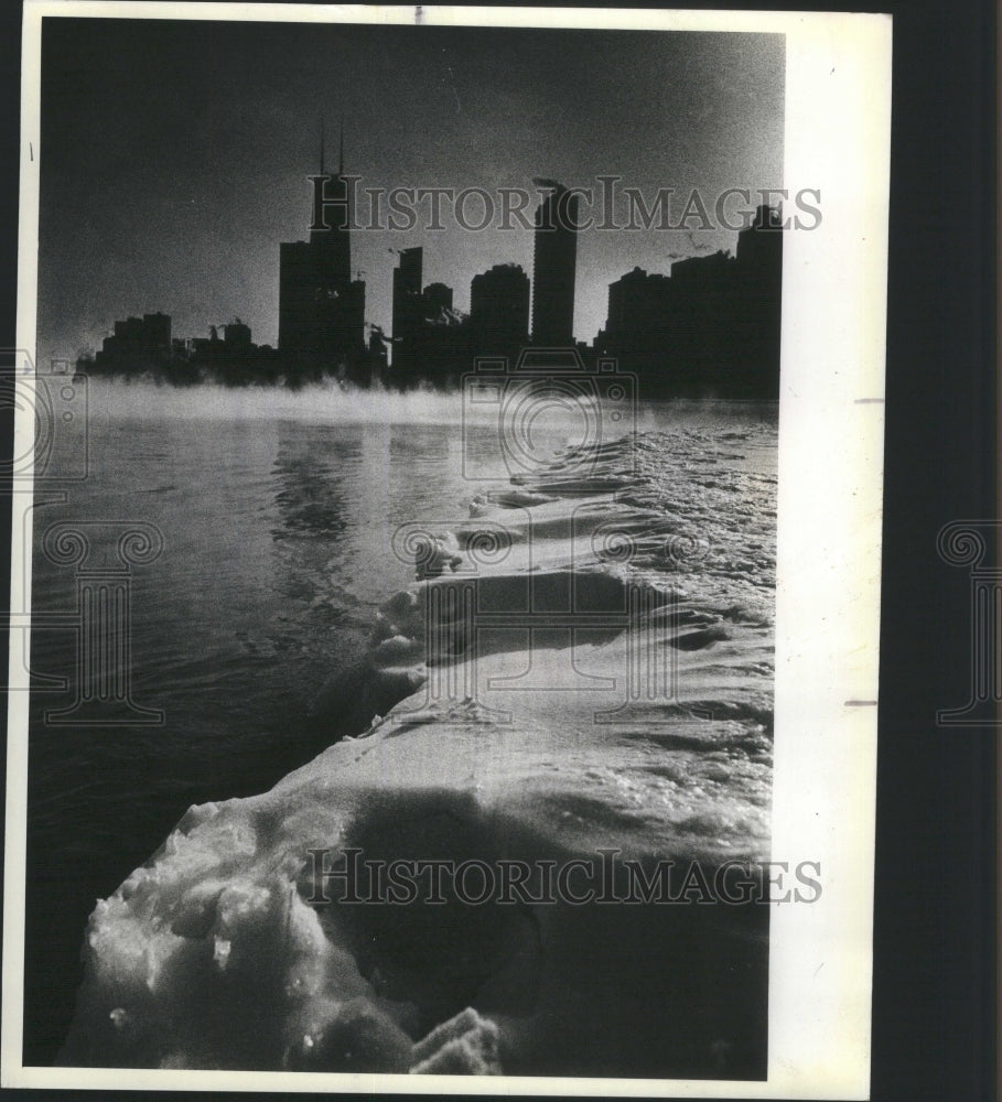 1983 Press Photo Steam is rising from the frozen shore