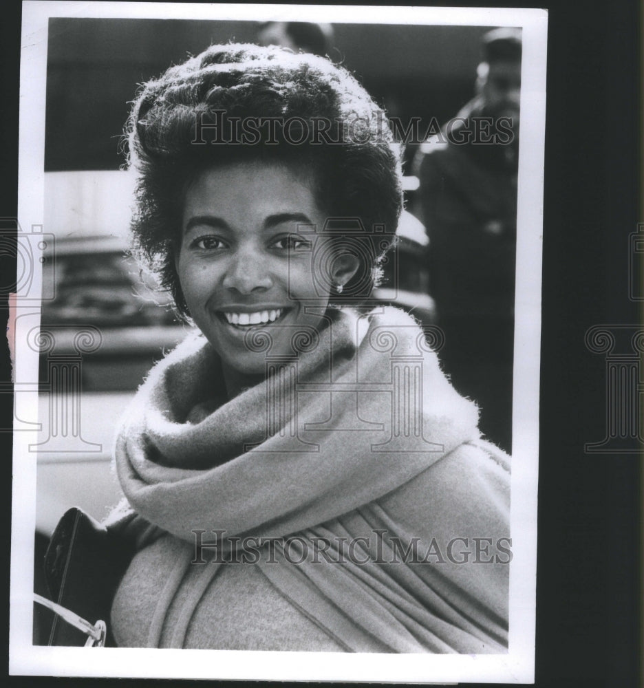 1979 Press Photo Sandra Sharp smiling in winter attire