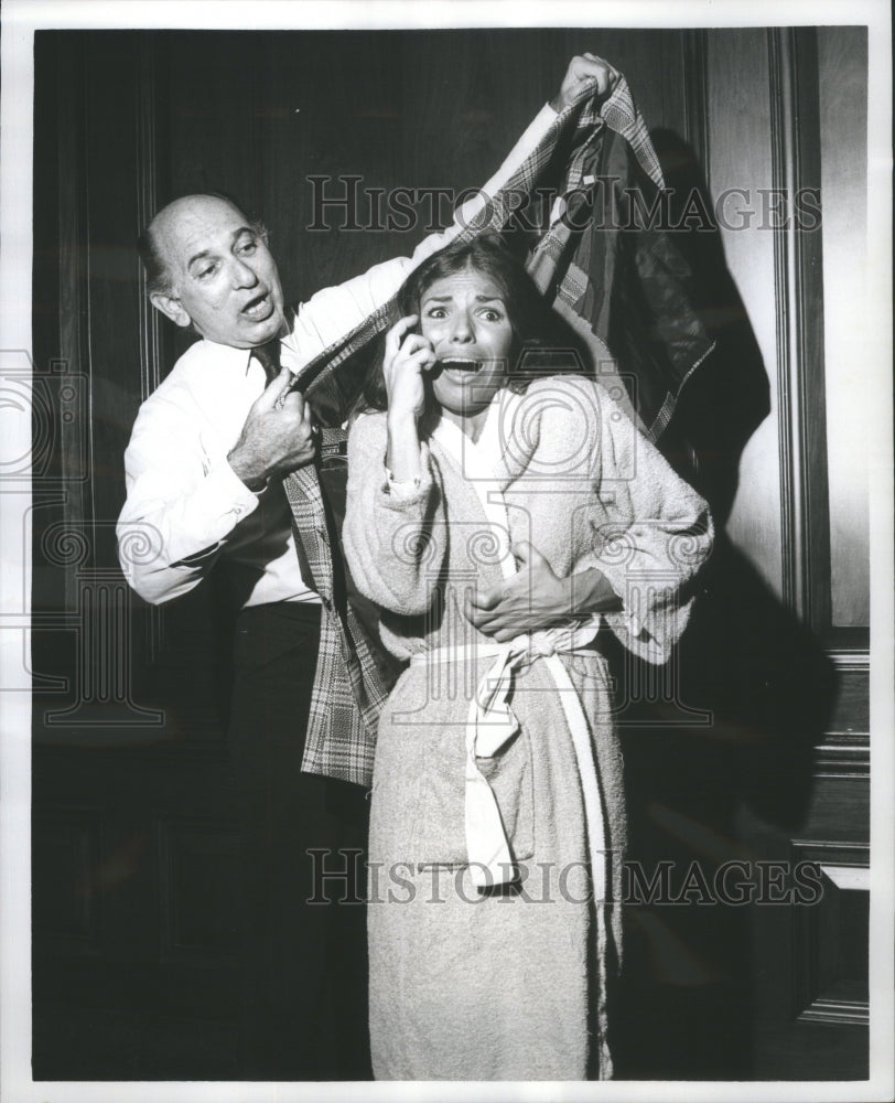 1975 Press Photo Neighbor Comfort Terror Anna Reardon