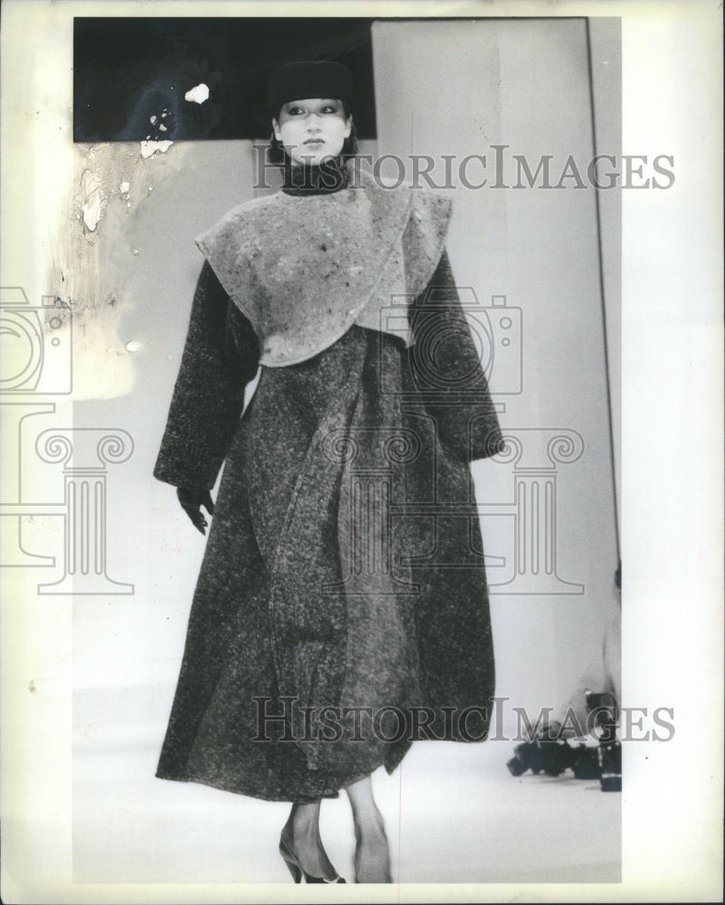 1983 New York lays Gray Black Tweed Coat - Historic Images