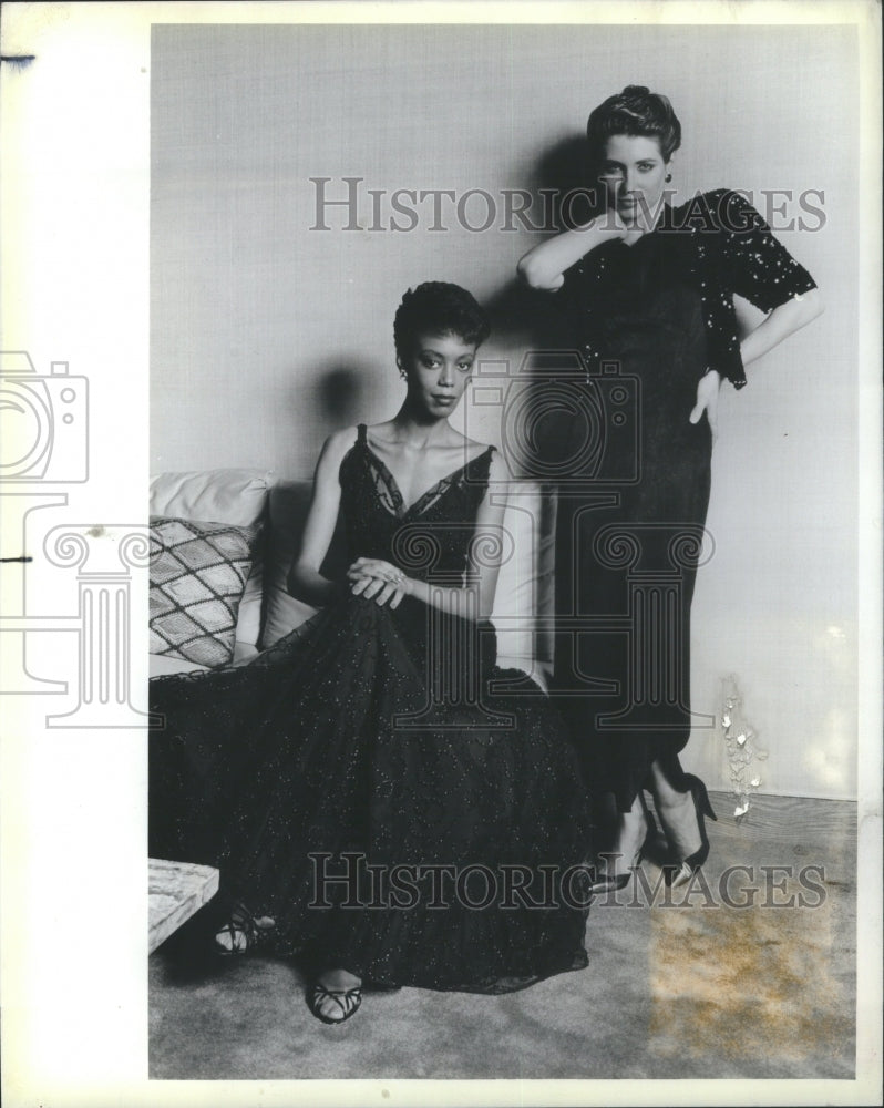 1983 Press Photo Antique Cloth Fashion Term Style