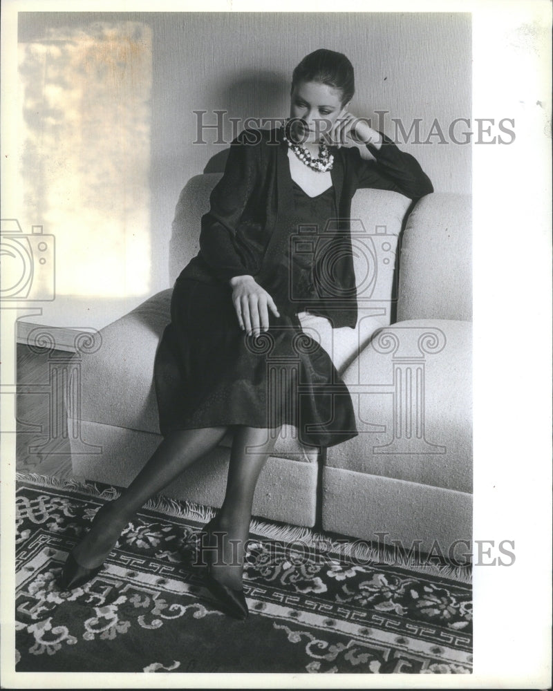 1983 Press Photo Elegance Nora Noh Black Silk