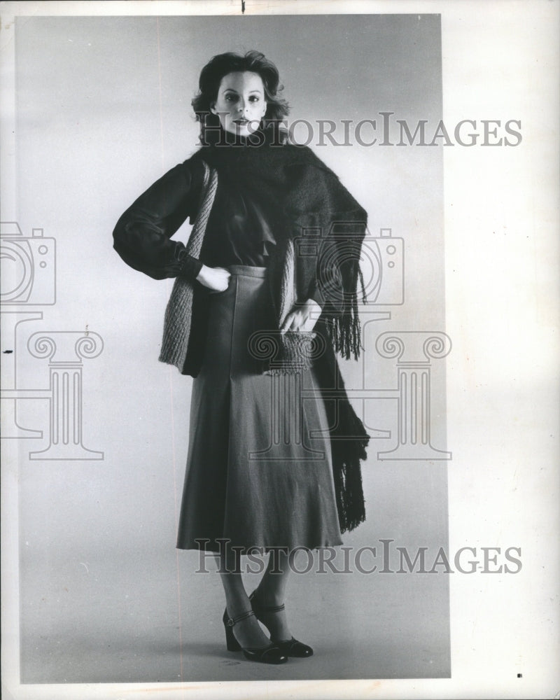 1975 Press Photo Fashion Dress Sonia Ryktle Taupe Skirt