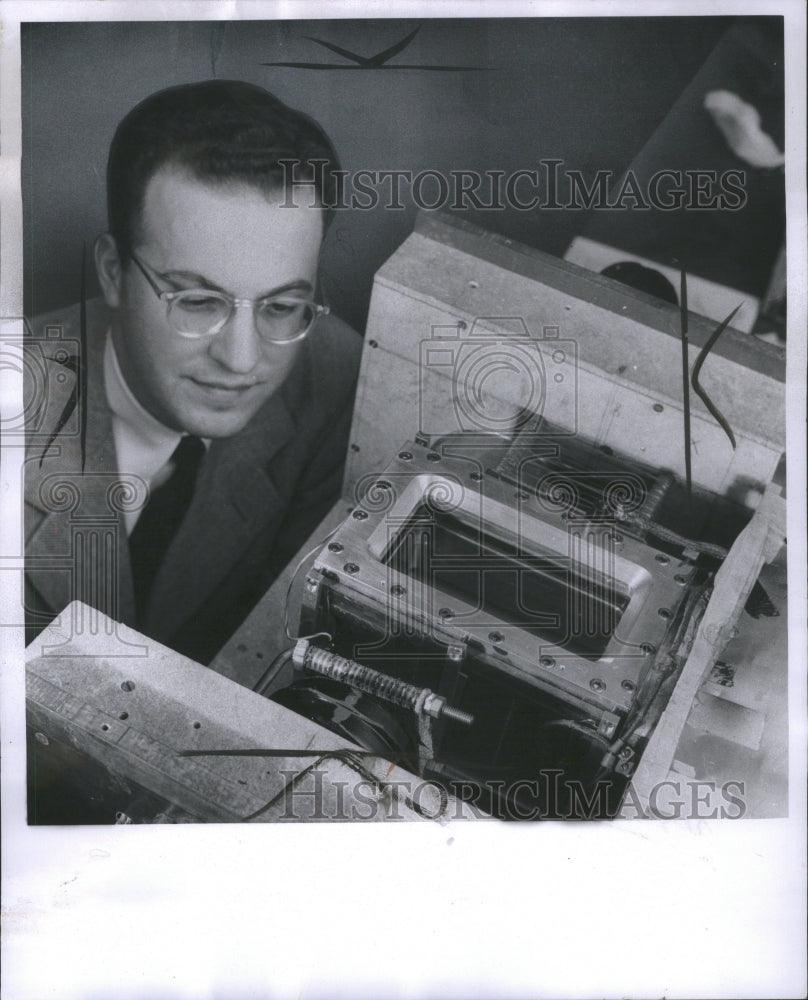 1961 Press Photo Physicist Dr. Donald Glaser Experiment