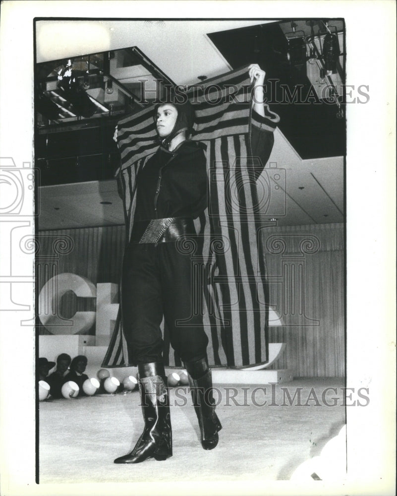 1983 Press Photo Fashion Term Black Wool Malee Hino