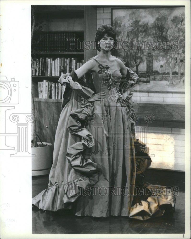 1983 Nolan Miller Fashion Designer Alexis - Historic Images