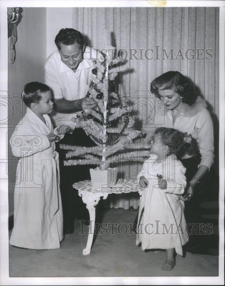 1954 Press Photo Christmas Tree New York Peter Potter