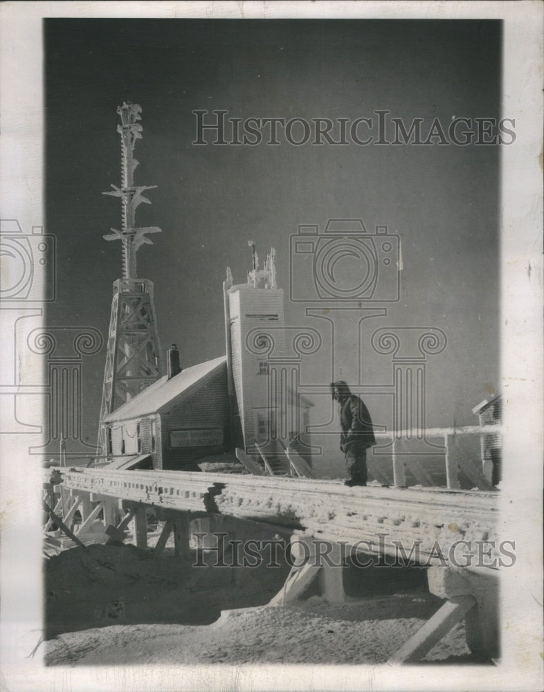 1947 Press Photo Weather Stands Railway Rime Coated